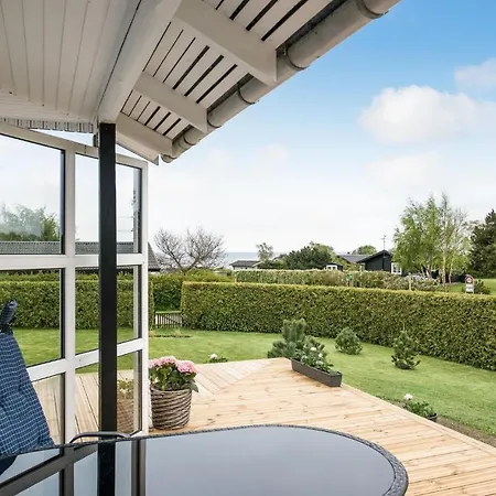 Vakantiehuis Three-bedroom Holiday In *