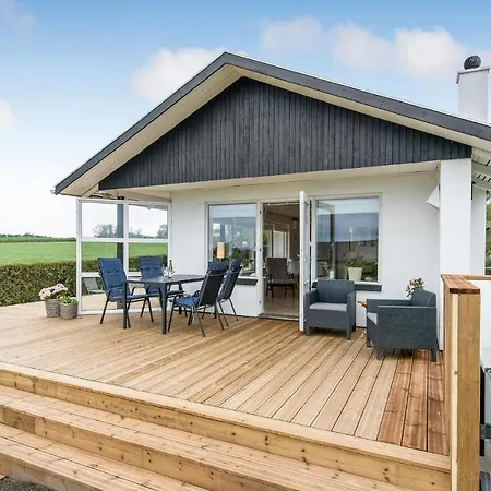 Three-bedroom Holiday In Fåborg