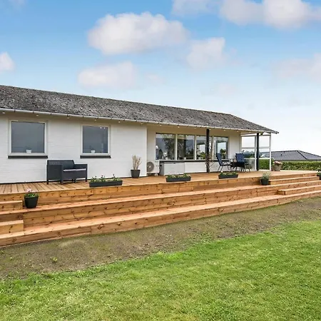 Three-bedroom Holiday In