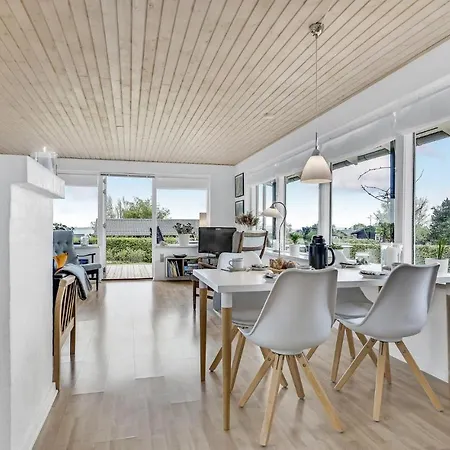 Vakantiehuis Three-bedroom Holiday In Fåborg