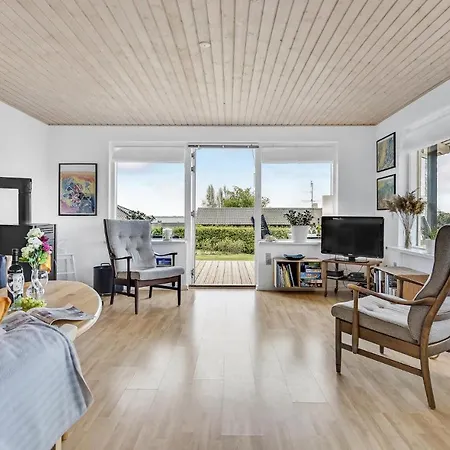 Vakantiehuis Three-bedroom Holiday In