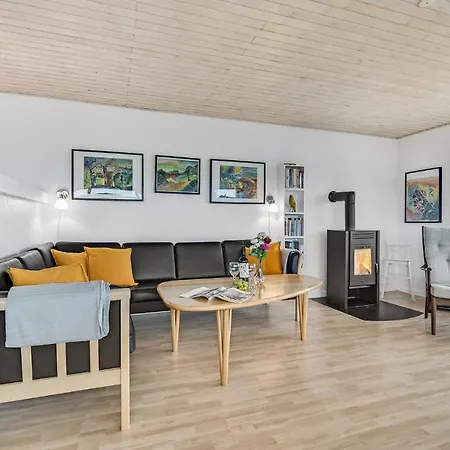 Three-bedroom Holiday In Fåborg