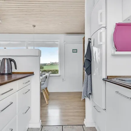 Three-bedroom Holiday In * Fåborg