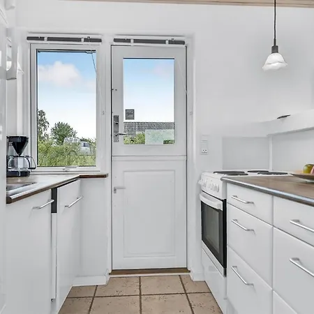 Three-bedroom Holiday In * Fåborg