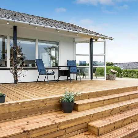 Three-bedroom Holiday In